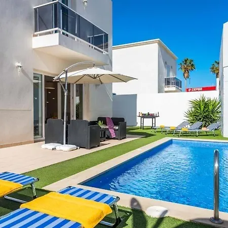Fanabe Sleeps 8 With Pool Air Con And Wifi Vila *