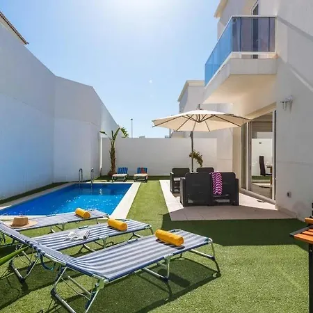 Vila Fanabe Sleeps 8 With Pool Air Con And Wifi