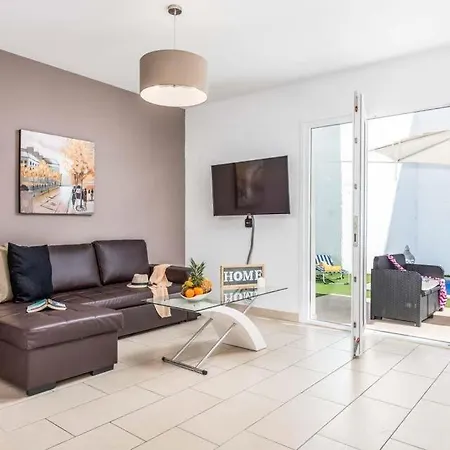Vila Fanabe Sleeps 8 With Pool Air Con And Wifi