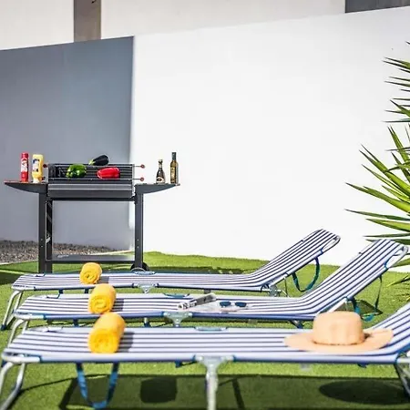Vila Fanabe Sleeps 8 With Pool Air Con And Wifi