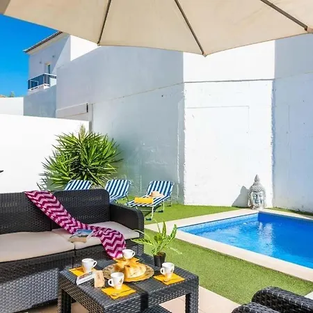 فيلة Fanabe Sleeps 8 With Pool Air Con And Wifi أذيخي