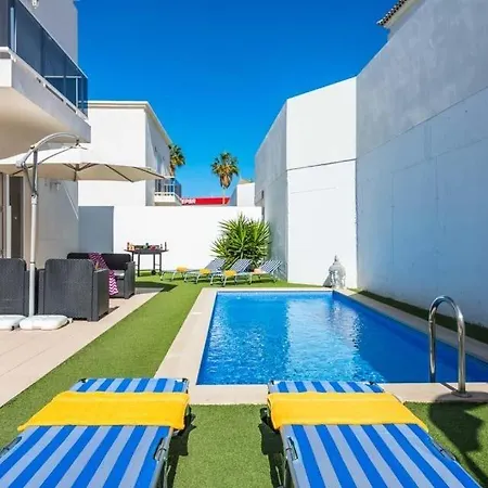 Fanabe Sleeps 8 With Pool Air Con And Wifi فيلة أذيخي